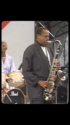 The great Stanley Turrentine leading the charge on Funji Mama alongside Jimmy Smith on organ, Kenny Burrell on guitar, and Art Blakey on drums. Live at Mt. Fuji Jazz Festival ’87. | D'Addario Woodwinds