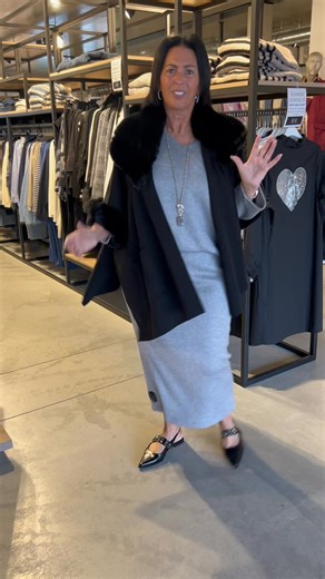 Pull “Verpass”: https://shop.xl-mode.be/nl/product/11715601/dames-sweater-3426 Rok “Verpass” (stuur ons een berichtje of bel naar de winkel) Poncho “Joseph Ribkoff”: https://shop.xl-mode.be/nl/dames/poncho?page=1 #CurvyAndProud #grotematen #curvy #CurvesOnPoint #plussizefashion #curvywomen #plussizebeauty #grotematenmode #curvesfordays #curves | XL Mode