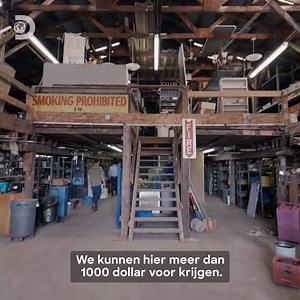 Voordat dit sloopbedrijf de huizen afbreekt, speuren de medewerkers het terrein af op zoek naar waardevolle items. Salvage Kings | Donderdag om 21:30 | Ook te zien op Dplay Nederland | Discovery Nederland