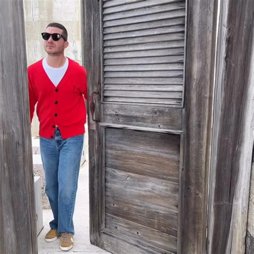 From menus to seating charts… Canva said casual where? Enjoy free delivery and no minimum spend with Canva Print. | Canva