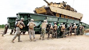 US soldiers expertly construct giant land bridge in minutes