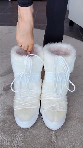 Moon boots try on and unboxing 💘