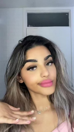 Casual Lookbook: Wavy Hair and Chic Accessories