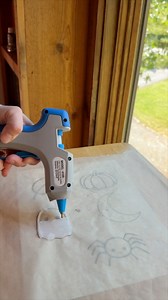 Try this easy craft with your kids using our dual temp glue gun. #cordlesstools #crafting #fallcraft #GlueGun #adtech | AdTech