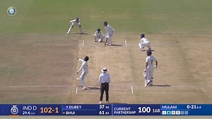 Some quick thinking, presence of mind & luck helped India A break the 100-run stand between Yash Dubey & Ricky Bhui 🙌 #DuleepTrophy | IDFC FIRST Bank Follow the match ▶️: https://www.bcci.tv/domestic/duleep-trophy-2024-25/match/3 | BCCI Domestic