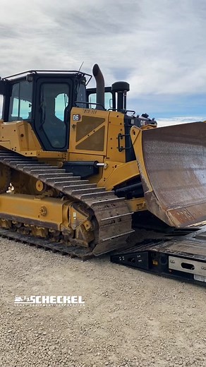 2021 CAT D6 Dozer loading for transport. #heavyequipment #caterpillarequipment #dozer #catd6 #d6 #valleytransportation #constructionequipment #heavyhaul #trucking