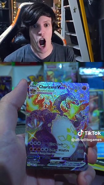 Charizard VMAX SHINY Reaction & Unboxing - Quinto CHARIZARD!