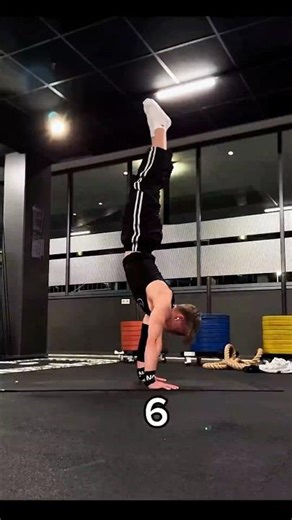 Easy Handstand tutorial 💯📈 | #cali #calisthenics #handstand #tutorial #trending #viral #shorts