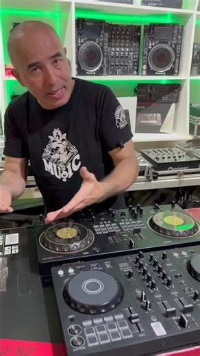 Pioneer DJ: DDJ-FLX4 vs. DDJ-REV1 — Qual é a melhor para você?