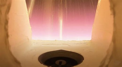 WATCH: What it looks like as space capsule rips through Earth's atmosphere