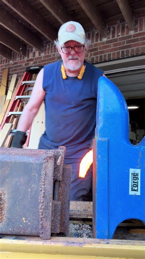 #bladesmithing #kentucky #bladesmithsoftiktok #veteran @Jenna @Leaning tree forge Using my log splitter as a forging press. Go-mai canister Damascus- core 3/16 1095