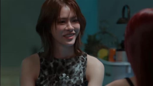 the way gorya didn’t even bother getting her bag because she knew kris would carry it for her