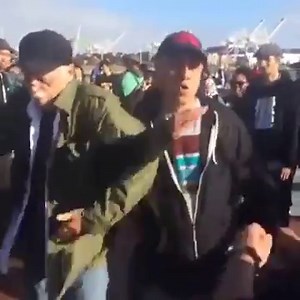 OGs showing what Strutting is !! Check the flow ! OG Mike & Doc Lock - Oakland Boogaloo Conservatory More dance videos on our Instagram: @dancefloorgeneva Original Link https://www.youtube.com/watch?v=ik6YeLZ9_oM | Dancefloor