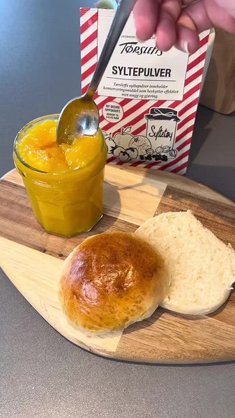 Appelsinmarmelade 🍊 #appelsin #appelsinmarmelade #orangejam #jam #boller #bakst