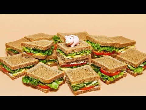 😋 Hungry Piggy's Menu Today: 🐷🍴 Eating Vegetable Sandwich #Piggy #Stopmotion #Pig