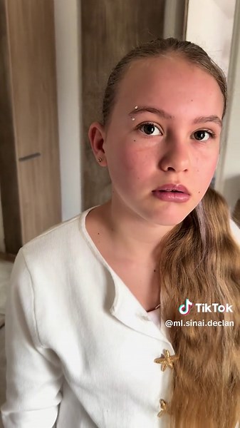 Sinaï et son premier piercing à l'arcade !