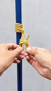 91K views · 1.2K reactions | One of the common friction Hitch knot _ prusik knot. #stringlinehitch #lashingknot #RopeDIY #munterhitch #knotdiy #campingknots #campingtip #ropeladderknot #woodbundlehitch #truckerhitches | Millie | Facebook