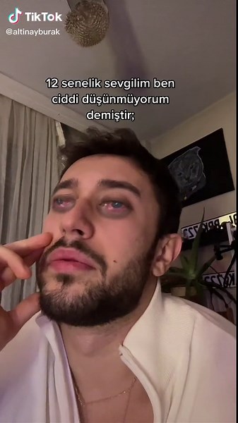 12 Signs of Narcissism: Recognizing Key Traits