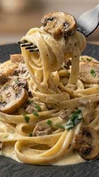 Creamy Chicken Fettuccine Alfredo #easyrecipe #alfredo #pasta #food #shorts #shortvideo