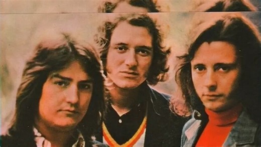 “Charly”, el mítico tema de Santabarbara (uno de los grandes grupos de los 70’ que habían empezado como músicos de Georgie Dann y Tony Ronald) cuya letra fue dulcificada - El Correo de Pozuelo