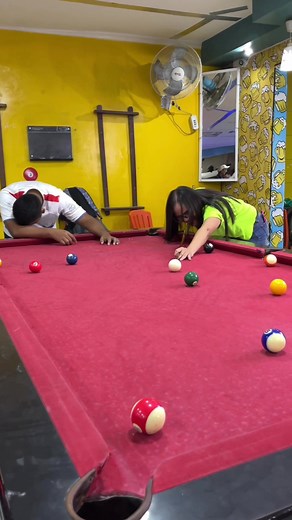 Aprende a Jugar Billar con Daniela Franco