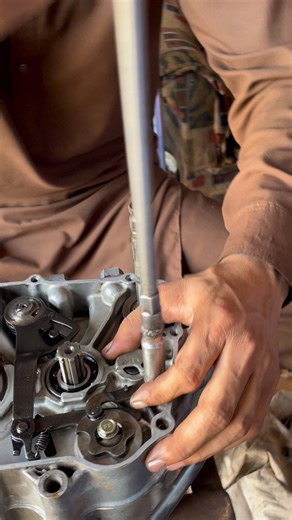 30K views · 946 reactions | Honda 70cc engine replacement‍藺 #fbreelsfypシ゚viralfbreelsfypシ゚viral #fbreelsfypシ゚viralfbreelsfypシ゚viralold #rellsfb #mechanicshop #mechanics #Ali #motorcycle #cd #maintenance #lahore @topfans | Ali mechanic | Facebook