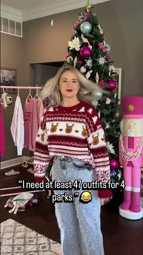 What I’m Packing for Disney at Christmas 🎁 | Cute + Comfy Disney Outfits 2025