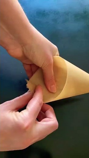 How To Make A Piping Bag For Melted Chocolate Decorations - Kitchen Hacks