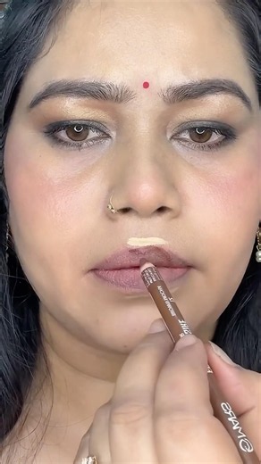 Viral lips combo hack💄✅ #viral #makeuptutorial#softglamlook #youtubefeed#ytshorts#shorts #lips#hack