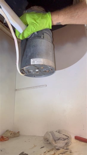 4.8K views · 15 reactions | @insinkerator garbage disposal replacement #plumbing #plumber #plumbproud #plumblife #plumbersofinstagram #kitchen #kitchengoals #kitchensink #garbagedisposal #insinkerator #plumbingrepair #diy #howto #asmr #reels #reelsvideo #reelsviral #serviceplumber | Theconservativeplumber | Facebook