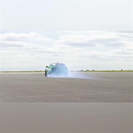 bmw M4 csl vs M3 cs drag race #bmw #automobile #bmwdrift #bmwm4 #funk #trollface #trending #racing