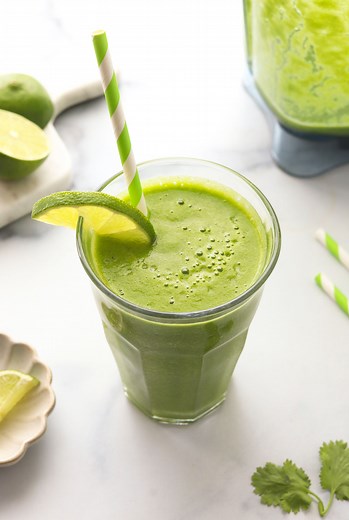 Easy Detox Smoothie (with NO weird ingredients!)