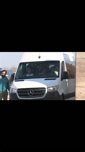 Gracias por la confianza presidenta Claudia Sheinbaum Pardo 🫶 por viajar en nuestras unidades con #transporteslopez tu futuro está seguro chachauuuuuuuu 🥰🥰 #esloquehay #Auuuuuuuuu | Mario Alberto López