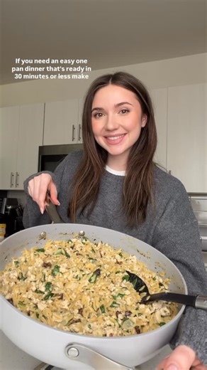 Jaycee Nabrotzky on Instagram: "WHITE TUSCAN TURKEY ORZO 🤍✨ a long time fave in our home 😌 make sure to save for hassle free dinners! Comment “Recipe” for the direct recipe link 🫶🏼 Or keep reading below! Ingredients: 1 lb 99% lean ground turkey (16 oz) 1/2 tbsp extra virgin olive oil (7 g) 3 tsp Italian seasoning (divided) 1/2-1 tsp salt (to taste) 1/2 small onion (100 g) white or yellow, chopped 3 cloves garlic minced 8 oz orzo pasta (224 g) 2 1/2 cups chicken bone broth (600 ml) 1 cup half