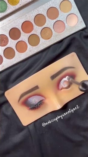 Glitter Cut Crease Eye Makeup ✨ | Easy Smokey Eye Tutorial on Practice Model #Shorts