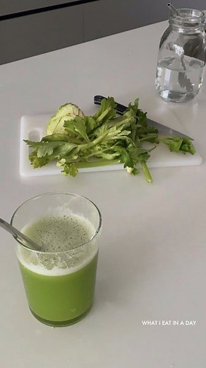 Christina van Solingen on Instagram: "the start of the “leaning out” process has begun!!! 🤸‍♀️🥑💫 #fulldayofeating this is how my days can look now that I’m slowly in the process of cutting down body fat! reducing my cals very slowly + prioritizing my daily protein goal so I can preserve as much muscle mass as possible ⭐️🍑. & the added cardio has been HUGE in seeing progress in a short amount of time &&& without reducing my cals by too much. every time I’m on the stair master and I want to qu