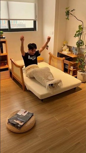 部屋の角にすっきり置ける🛋️2人掛けソファベッド｜ラタン×木フレーム#sofa #homedecor #sofabed #shorts #interior