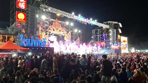 Stage collapses during outdoor concert in Thailand