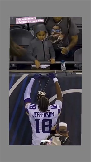 JJ giving his chain to a young fan proves he’s a legend on and off the field#justinjefferson#nfl