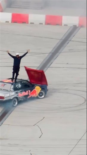 OMG car with out driver #fyr #daredevil #moves #inandout #moving #car #adventure #max #buycanadian