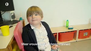 Een regering vormen, da's een kolfje naar de hand van het Blazerke. Het staatsieportret na zoveel noeste arbeid, is er eentje om in te kaderen. #Dekleuterklas #IedereenBeroemd | VRT 1