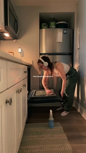 Top-to-Bottom Deep Clean: Apartment Makeover