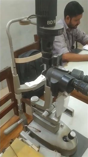 Slit lamp biomicroscope for eye examination