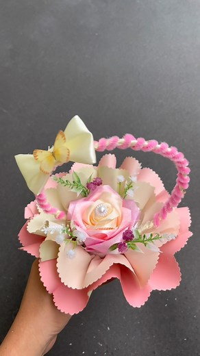 72K views · 919 reactions | Flower Basket Tutorial.#fyp #foryou #bouquet #bouquets #bouquettutorial #satinroses #ribbonroses #ribbonflowers #crafter #diy #tutorial #crafts #craftersoffacebook #flowerbasket #craftersofinstagram #wrappingtutorialforbeginners #wrappingtutorial #minibouquet | Wear Thaleia | Facebook