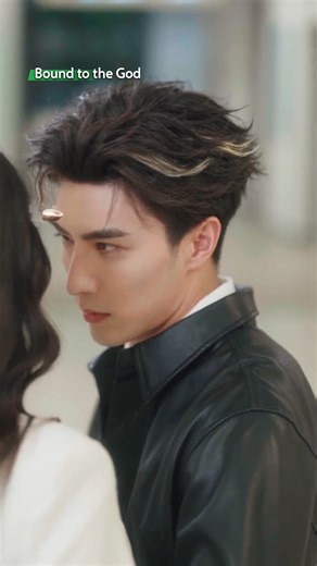 He dodged bullets like a blur.💨 #iqiyi #boundtothegod #libaiyan #sunqianxun #cdrama #verticaldrama #shortdrama #mustwatch #爱奇艺 #微剧 #与神同行 #李柏言 #孙芊浔 | iQIYI