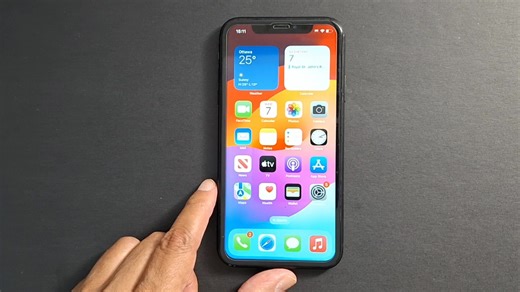 How to unzoom an iPhone screen stuck in zoom mode #Youtube #iPhonezoom #techvideos @Amzeeel WATCH MORE ON YOUTUBE