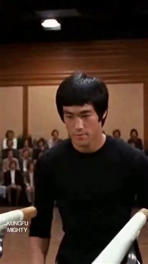 Bruce Lee — pure parallel bars control.