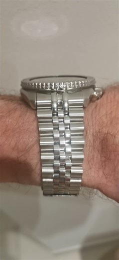 Seiko SKX007 - Jubilee by Strapcode