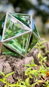 Asaf talking about his latest make the beautiful green double bevelled glass icosadhedron, with 20 triangles. In Drunvalo Melchizedek’s book “the flower of life”, he relates this shape to the water element and female energy, this particular icosahedron emitting a soft and gentle green healing energy. . . . . . . . #sacredgeometry #sacredgeometryart #icosahedron #waterelement #femaleenergy #drunvalomelchizedek | Zakay Glass Creations - Geometric Pendant Lights and Sculptures