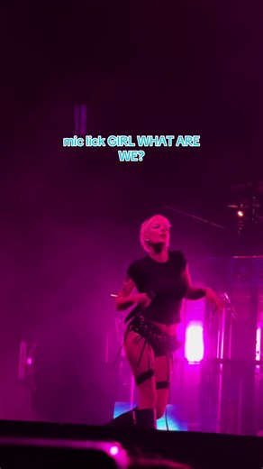 Halsey Captivates Crowd in Berlin Concert Experience